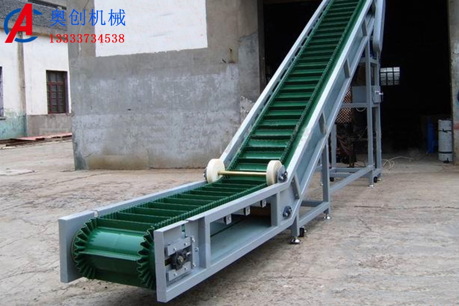 長(zhǎng)距離膠帶輸送機(jī)